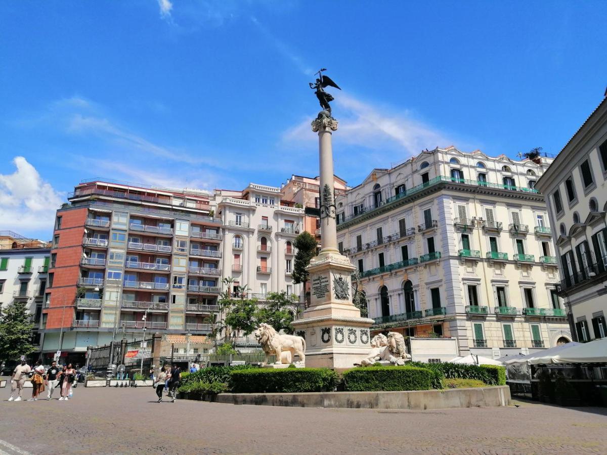 Vivaldo Suite Piazza Dei Martiri - Guest House Неаполь Екстер'єр фото