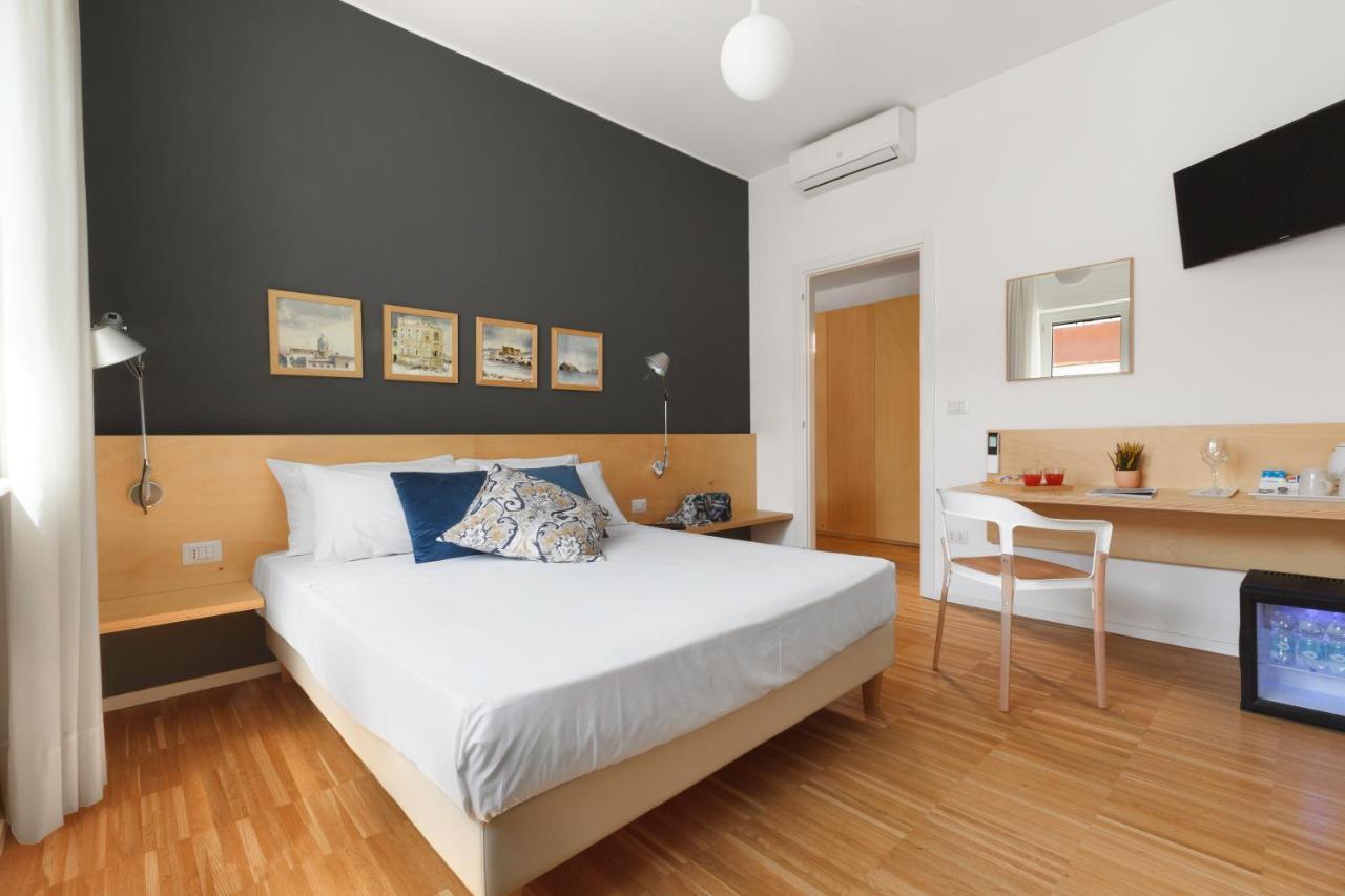 Vivaldo Suite Piazza Dei Martiri - Guest House Неаполь Екстер'єр фото